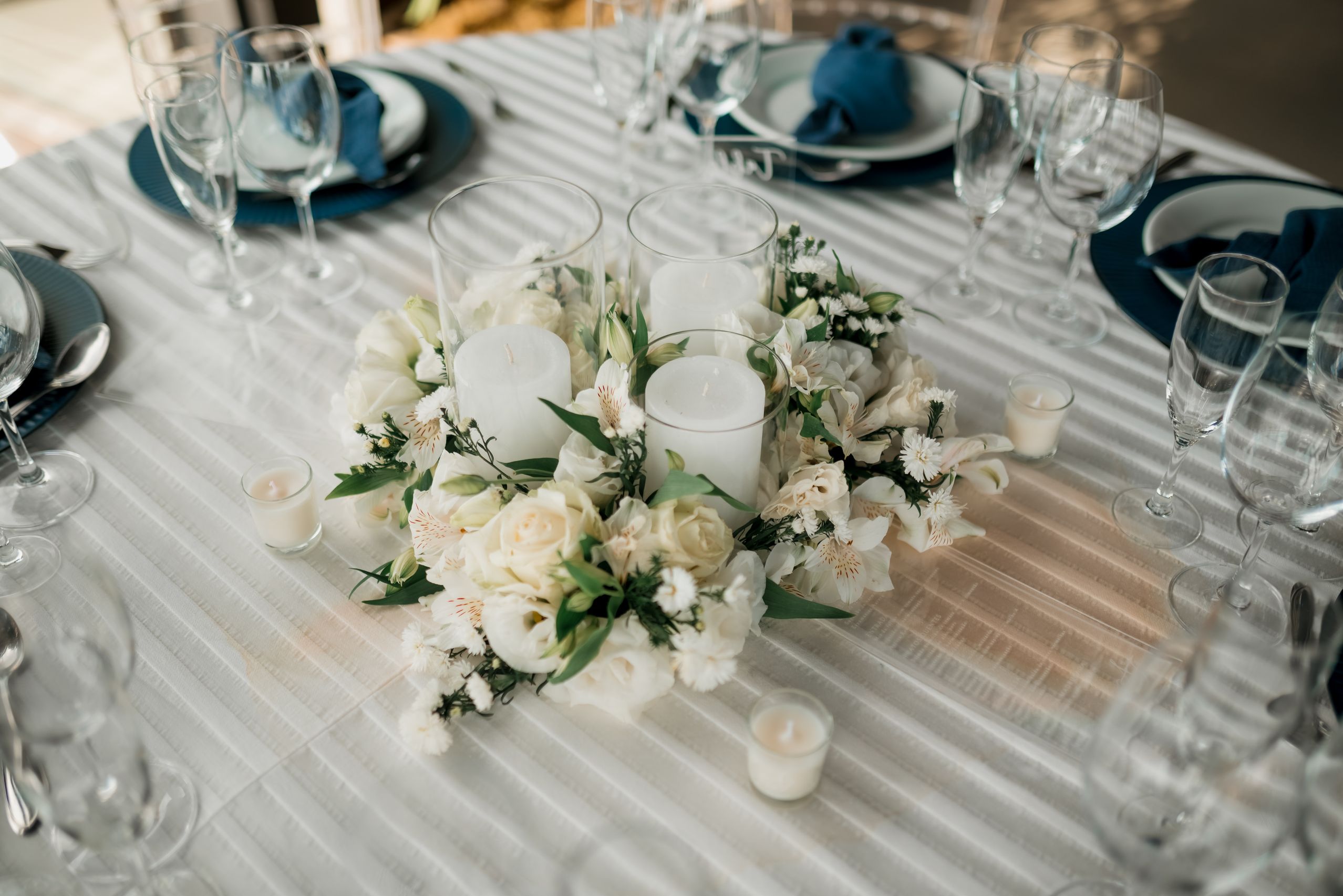 Personalized wedding candle with white roses